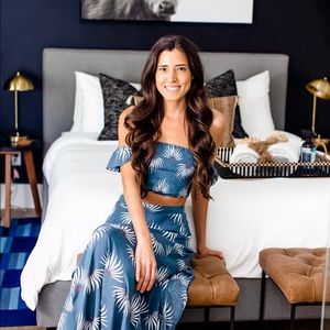 READ THIS! 💛 Meet your Posher, Casey